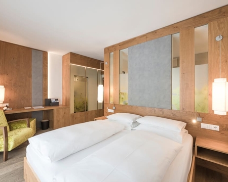 Doppelzimmer - schönes Hotel, Naturns, Südtirol Doppelzimmer Spatzennest