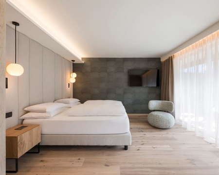 Suite Harmonie im Feldhof: modernes Schlafzimmer Suite Harmonie
