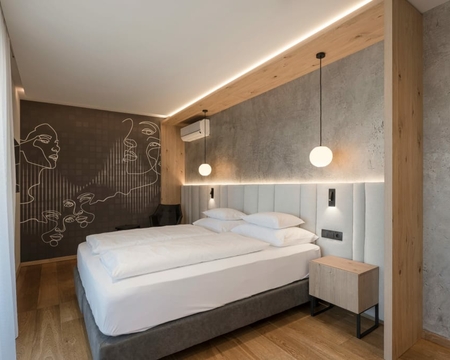 Chalet mit Whirlpool: Schlafzimmer im Feldhof Chalet Annalena